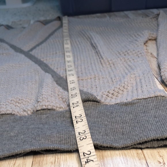 Wrap-style, deep v-neck, poly/spandex waffle knit top with contrast trim -size L - Picture 7 of 9